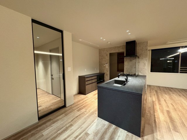 芦屋親王塚パークマンションの居間・リビング|夜間