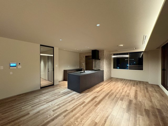 芦屋親王塚パークマンションの居間・リビング|夜間