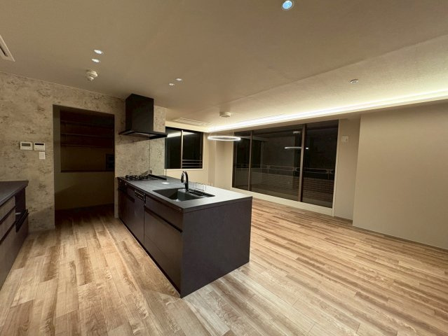 芦屋親王塚パークマンションの居間・リビング|夜間