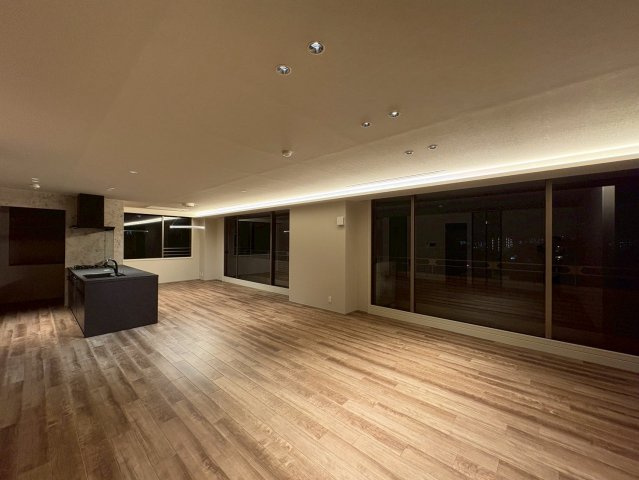 芦屋親王塚パークマンションの居間・リビング|夜間