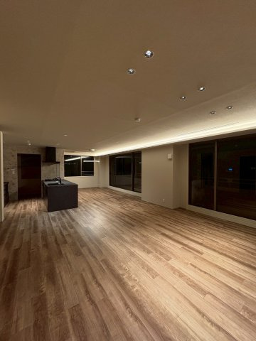 芦屋親王塚パークマンションの居間・リビング|夜間