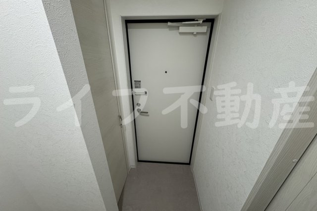 セレニティ衣摺の玄関|収納もある玄関です