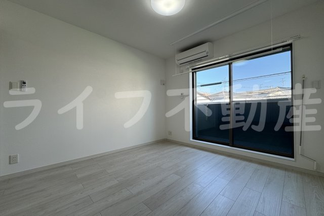 セレニティ衣摺の内装|明るい室内です