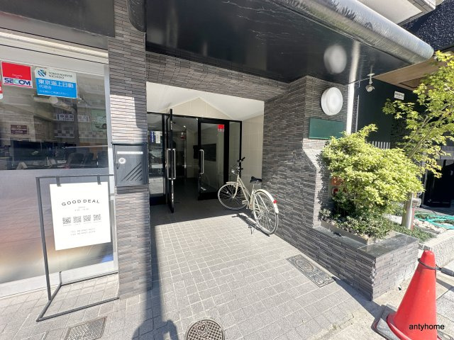 ヴィラウエスト難波　仲介手数料無料のエントランス