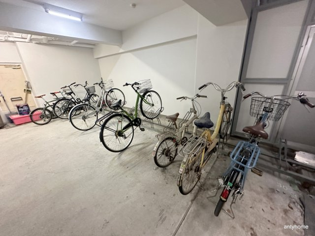 ヴィラウエスト難波　仲介手数料無料の駐車場