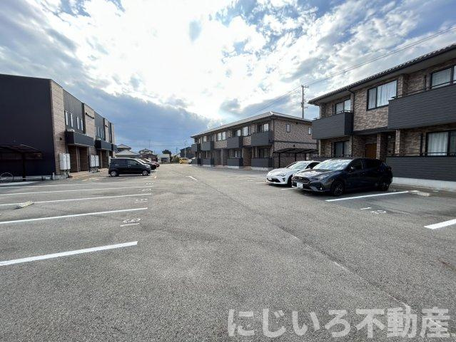 ENCIAⅢの駐車場