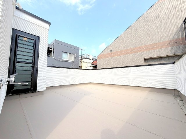 立川市柏町3丁目全1棟　新築戸建のバルコニー