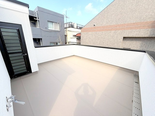 立川市柏町3丁目全1棟　新築戸建のバルコニー