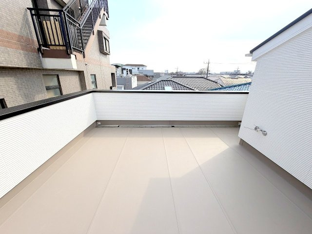 立川市柏町3丁目全1棟　新築戸建のバルコニー
