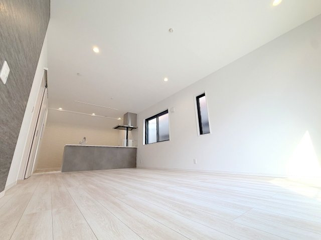 立川市柏町3丁目全1棟　新築戸建の居間・リビング