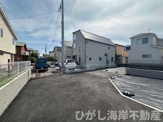 藤沢市鵠沼桜が岡１丁目　売地　全２区画の前面道路含む現地写真|現地外観