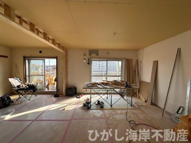 湘南小糸第一住宅１号棟の居間・リビング|4月2日撮影　新規リフォーム中　6帖　洋室15.6帖　LDK