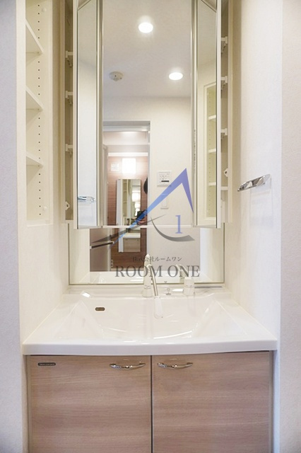 ルーブル大鳥居六番館の洗面所|独立洗面台です。