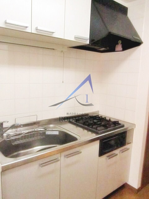 アゼリアヒルハイツの居間・リビング|キッチンです。