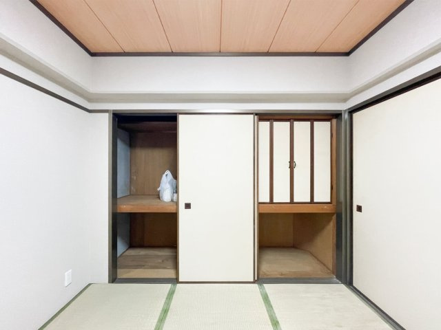 マンション住吉川の収納|約4.5帖の和室収納です。