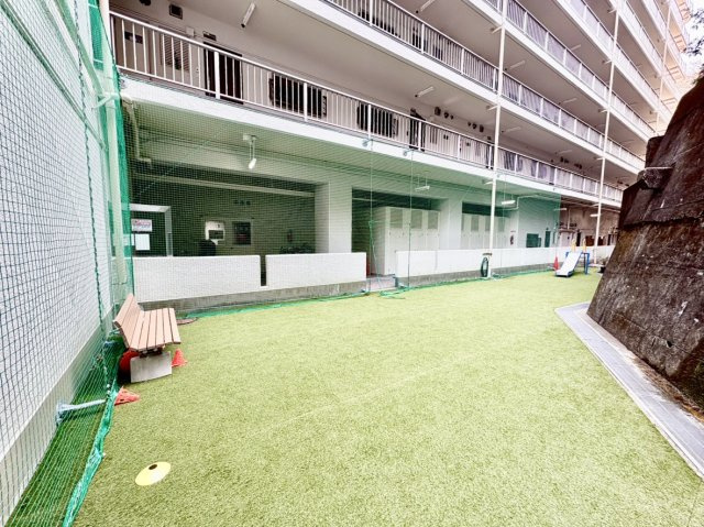 マンション住吉川のその他共用部分|お子様遊べる敷地がございます。