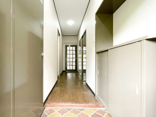 マンション住吉川の玄関|玄関に靴箱があり広く玄関をお使いいただけます。
