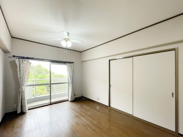 マンション住吉川の居間・リビング|約11帖のリビングです。