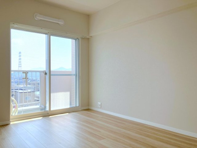 【洋室】 | サンセレクト稲積公園Ⅱ | リビング横6.1帖洋室