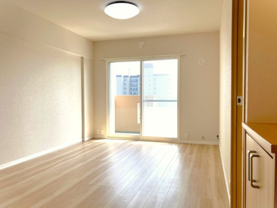 【居間・リビング】 | サンセレクト稲積公園Ⅱ | 南東向き日当たりのいいリビング♪