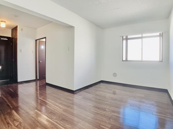 調布市国領町６丁目の賃貸マンションの居間・リビング