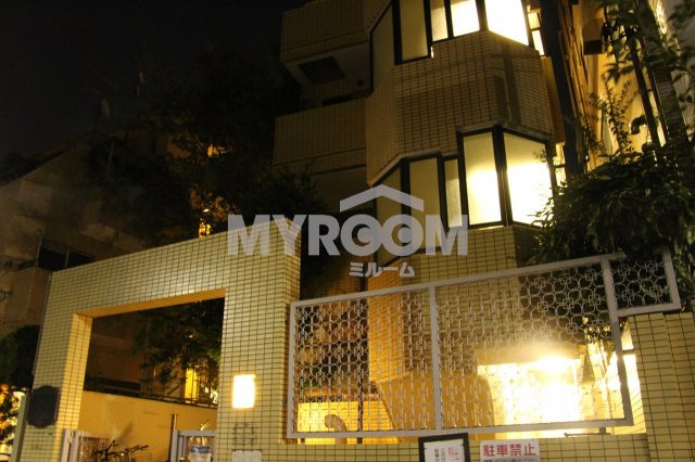 メゾン・ド・エテールの外観|おしゃれなタイル張り