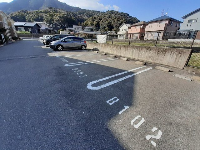 フォレスト　ピアＢの駐車場|駐車場に車を止められます