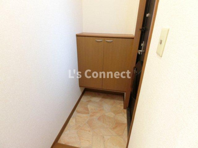【玄関】 | コウジィコートＡ | 下駄箱付で靴も収納できます。