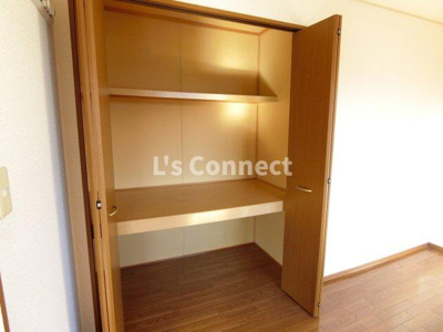 【収納】 | コウジィコートＡ | 段付き収納でお荷物もすっきりしまえます。