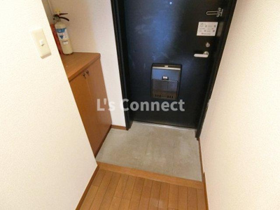 【玄関】 | グリーンリーフ泉 | 下駄箱付きで靴も収納できます。