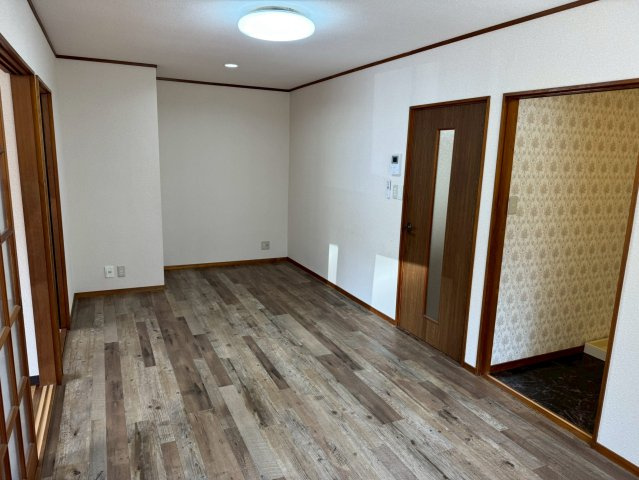 三島市　二棟一括アパートの洋室