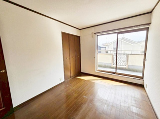 【洋室】 | 川西市緑が丘1丁目　中古戸建 | 6帖の洋室