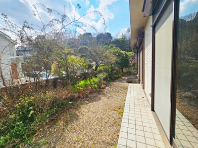 【庭】 | 川西市緑が丘1丁目　中古戸建