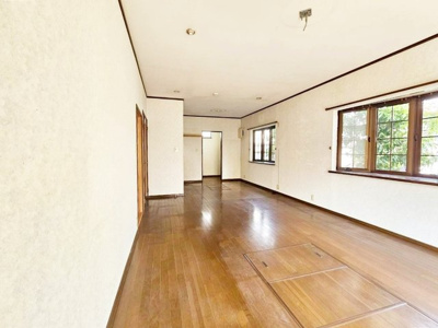 【居間・リビング】 | 川西市緑が丘1丁目　中古戸建