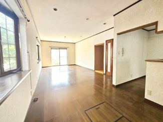 【居間・リビング】 | 川西市緑が丘1丁目　中古戸建