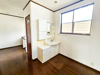 【独立洗面台】 | 川西市緑が丘1丁目　中古戸建 | 2階洗面台