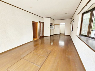 【居間・リビング】 | 川西市緑が丘1丁目　中古戸建