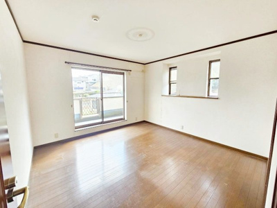 【洋室】 | 川西市緑が丘1丁目　中古戸建 | 8帖の洋室