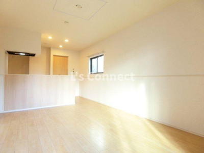 【居間・リビング】 | サニーレジデンス・エム | 角部屋で２面に窓があります。