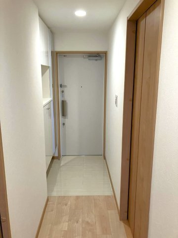 ヴェルディ若草町パームガーデンの玄関