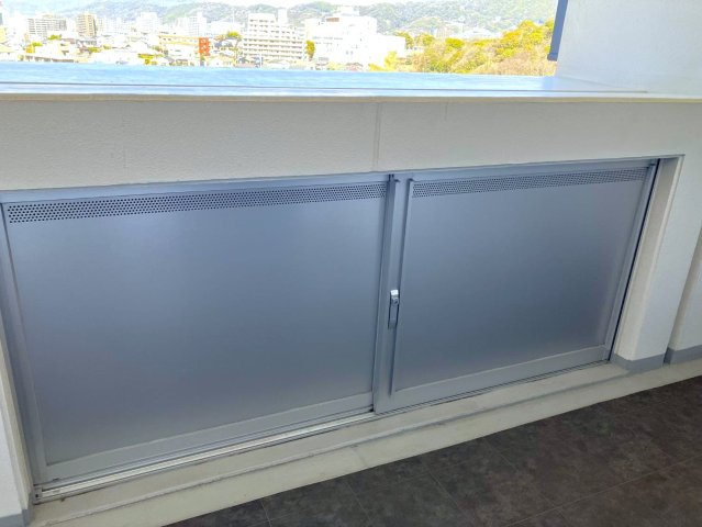 ヴェルディ若草町パームガーデンの設備|玄関前に各住戸にプライベートトランクがありアウトドア用品などの収納に便利です