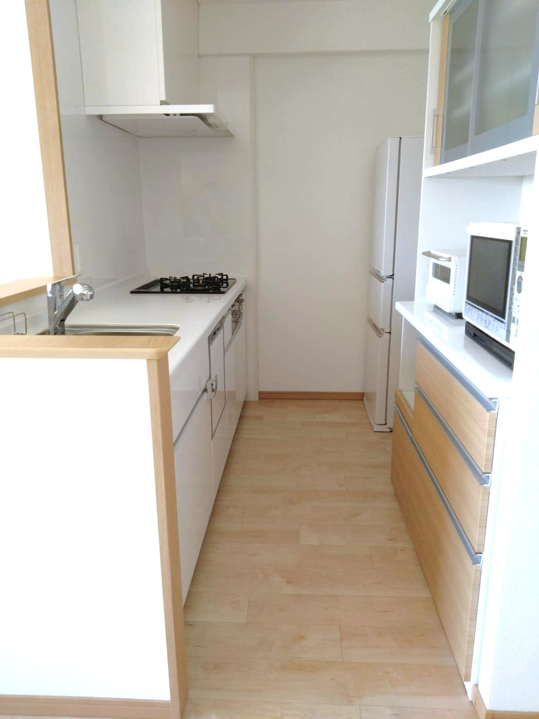 ヴェルディ若草町パームガーデンのキッチン|対面式キッチンで料理をしながらリビングの様子が確認できます