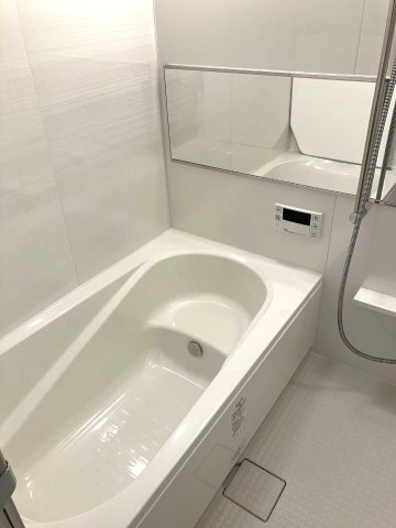 ヴェルディ若草町パームガーデンの浴室|浴室は1418タイプ。追焚き機能付きです。