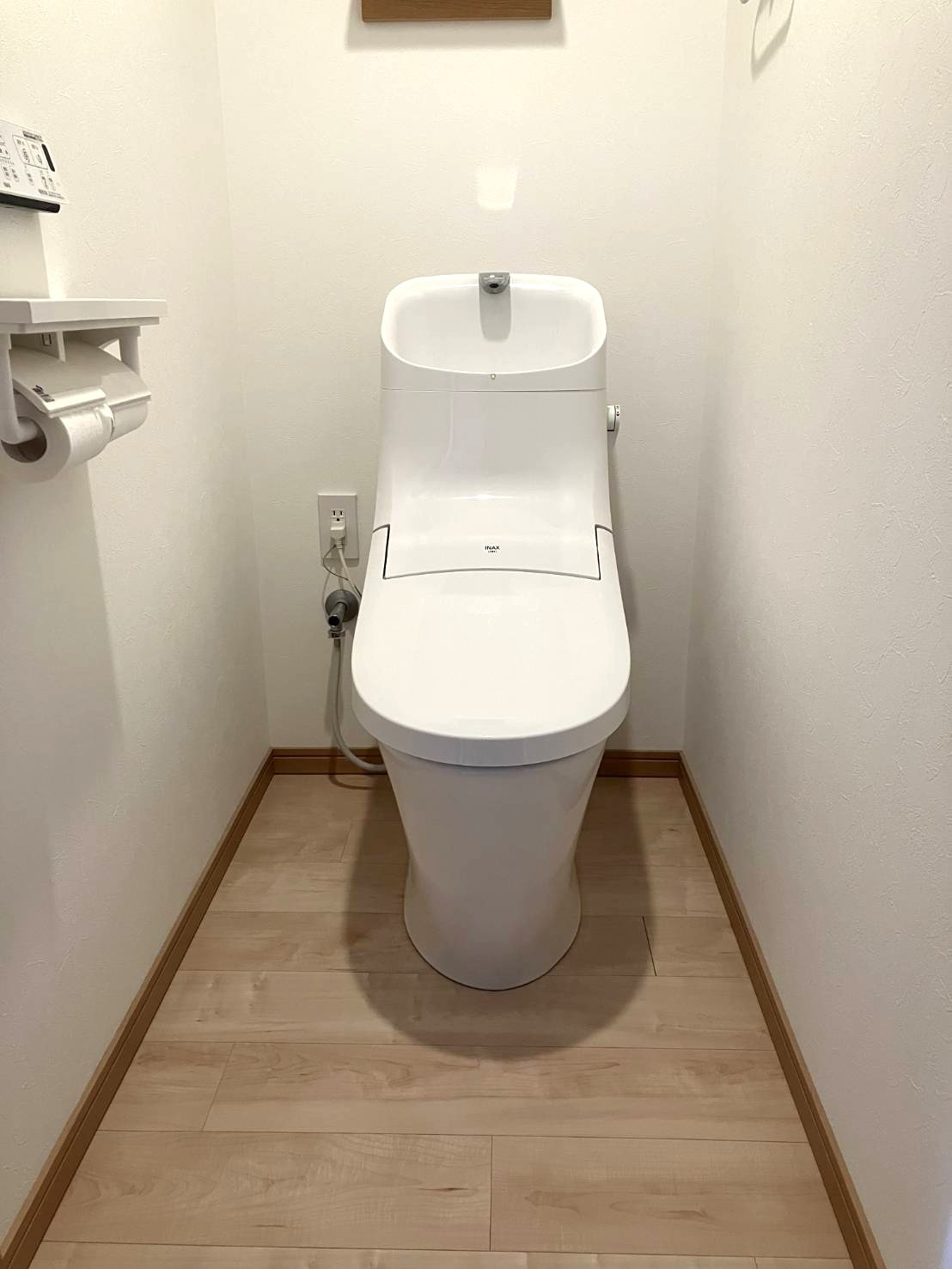 ヴェルディ若草町パームガーデンのトイレ|デザイン性に優れた一体型トイレ、拭き掃除がしやすく清潔に保てます