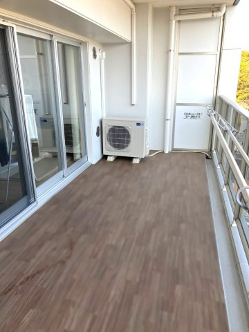 ヴェルディ若草町パームガーデンのバルコニー|奥行き約2.3ｍのワイドバルコニーです