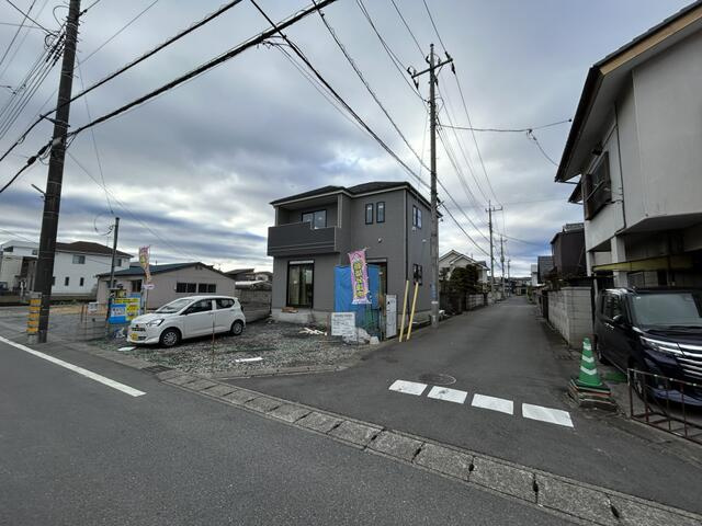 ハートフルタウン宇都宮市若草5丁目2698番　新築一戸建ての前面道路含む現地写真