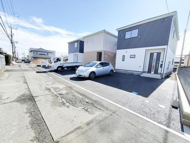 クレイドルガーデン鹿沼市東町第５　新築一戸建ての前面道路含む現地写真
