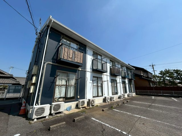 碧南市西山町６丁目のアパートの外観