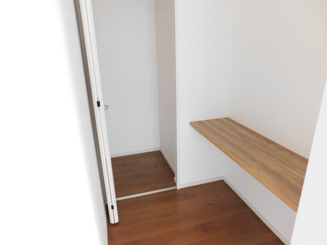 清須市西枇杷島町城並３丁目の新築一戸建の収納|◇リビング収納◇　　多用途に利用できるカウンター＆リビングかスッキリと片付く収納完備！