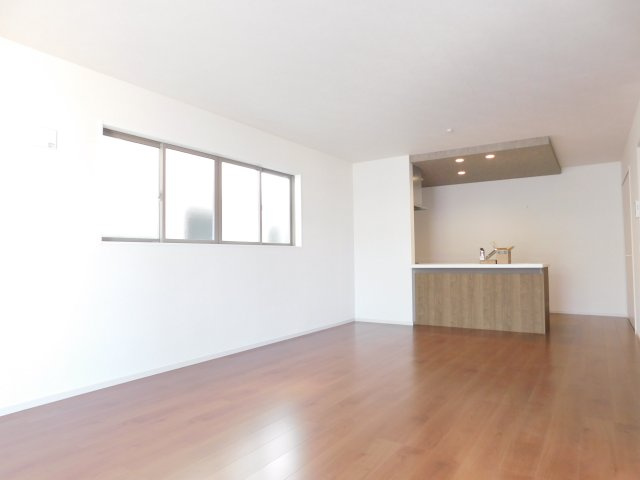 清須市西枇杷島町城並３丁目の新築一戸建の居間・リビング|◇リビング◇　　南面で明るく広いリビング２０．１帖　インテリアの映えるワイドリビング♪